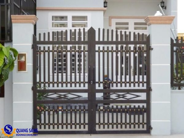Cổng sắt Quang Sáng MCS-01