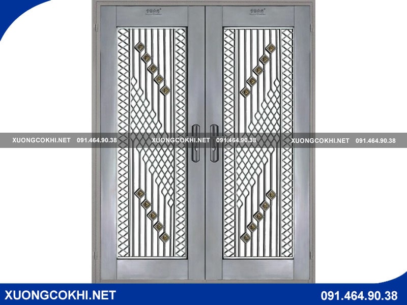 Mẫu cửa sắt 2 cánh đẹp năm 2025 giá từ 740k/m2